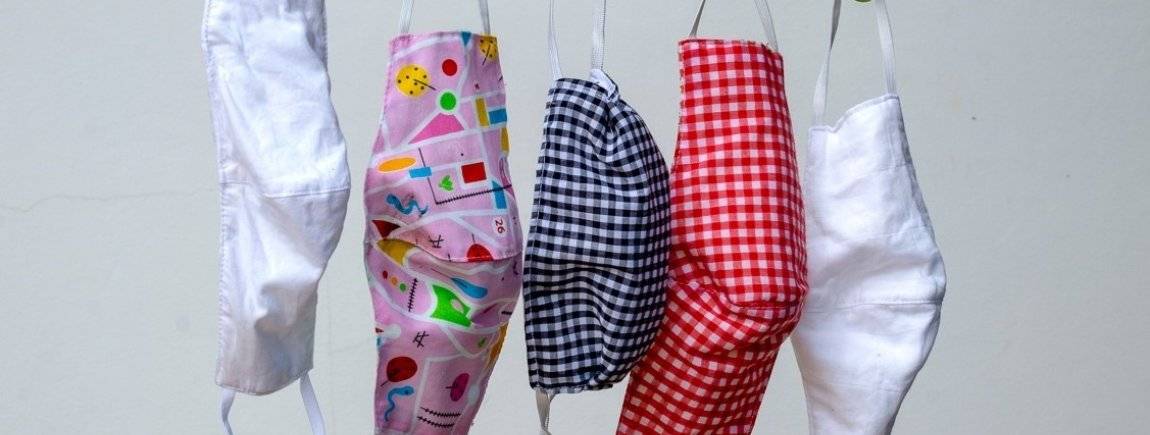 Donc, nous désinfectons, lavons les masques textiles